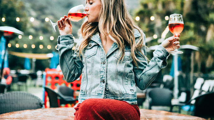 Echt jetzt? Wein beugt Sonnenbrand vor!