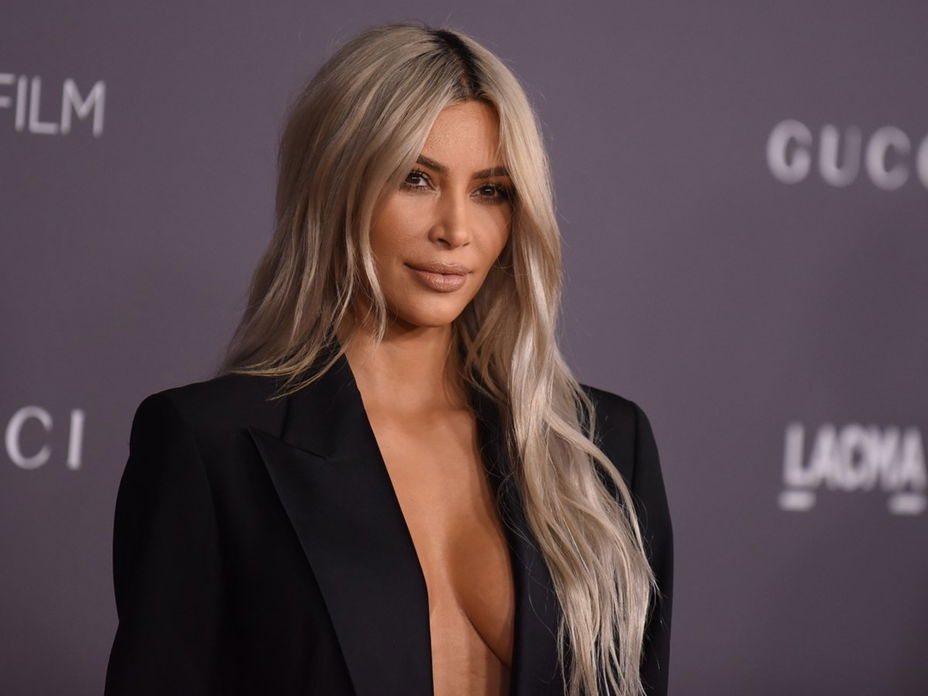 kim-kardashian-beauty trend a human chrissy teigen