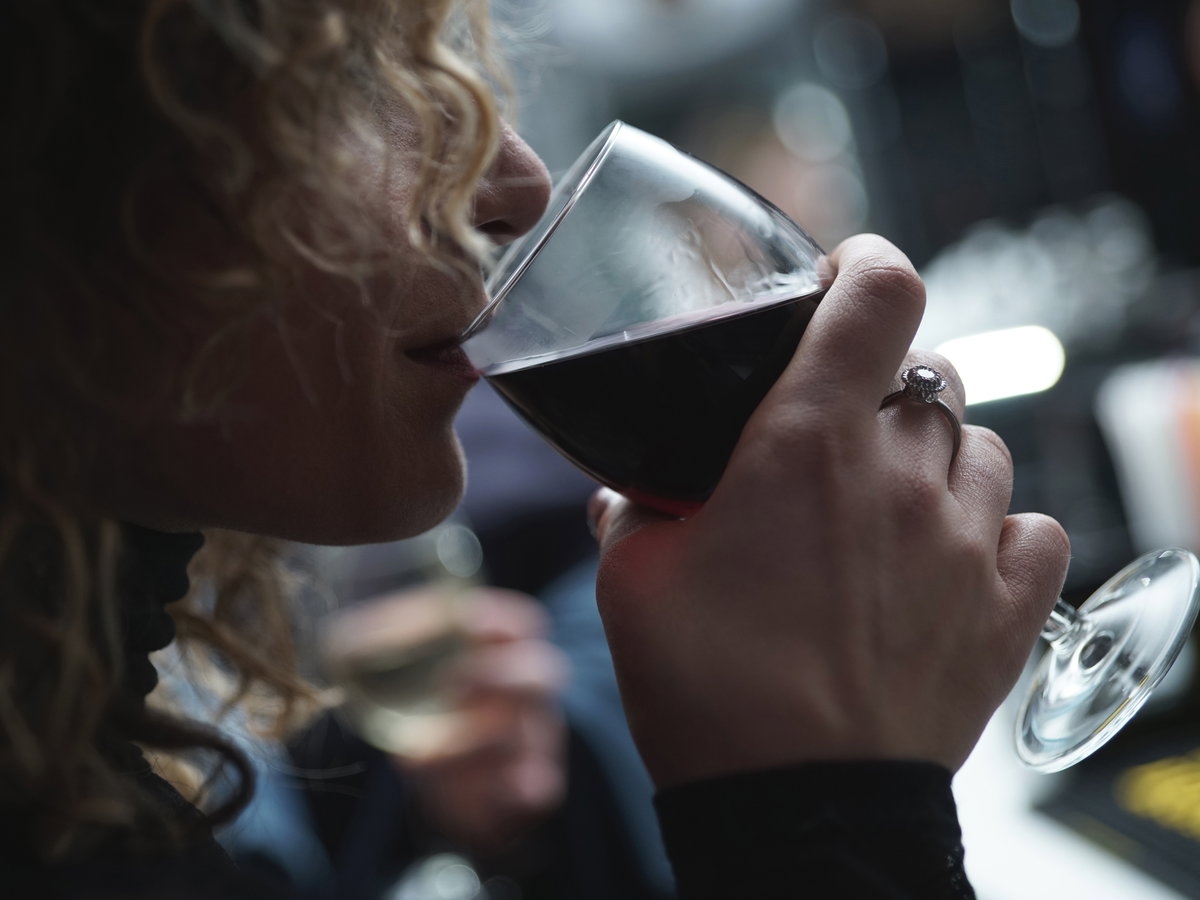 sirtfood-diät-ernährung-rotwein-schokolade