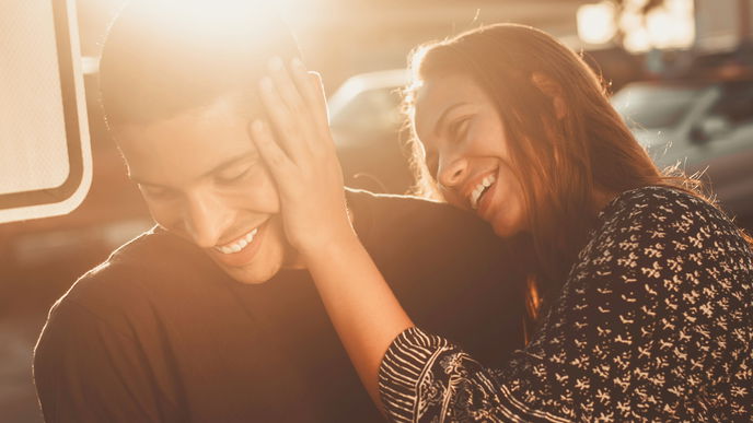 Psychologie: 3 Anzeichen, dass jemand auf dich steht