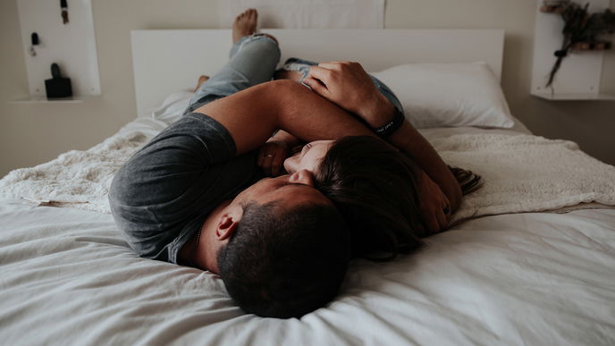 Das sagt eure Kuschelposition über eure Beziehung aus