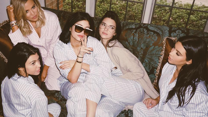 11 Beauty-Produkte die Kylie, Kourtney und Kim Kardashian gerade benutzen