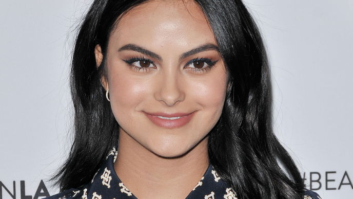 Diesen Lippenbalm trägt Riverdale-Liebling Camila Mendes und er kostet nur 15 Euro!