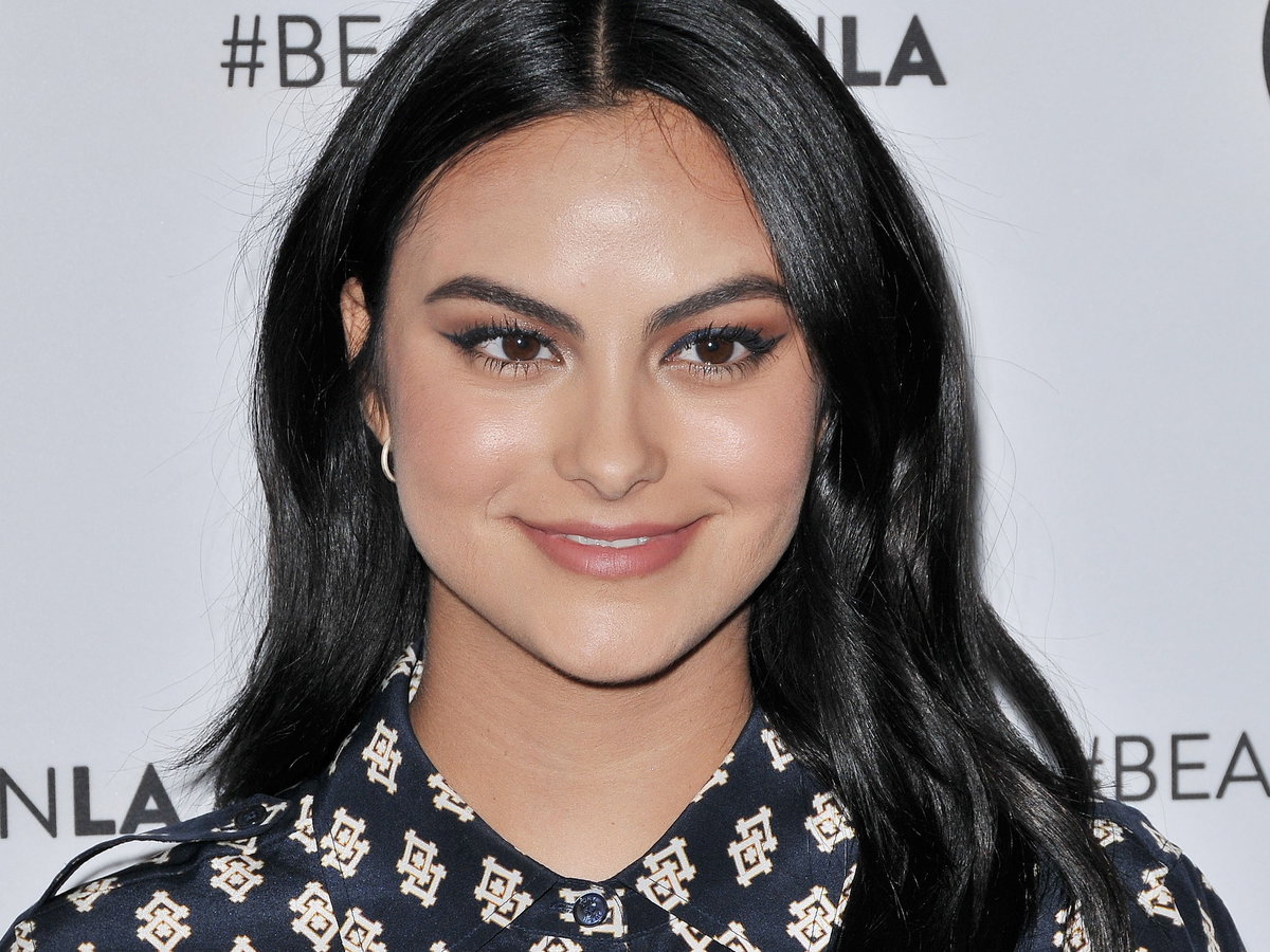 camila-mendes-lippenbalm