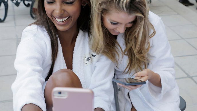 Mit diesen Produkten könnt ihr im Handumdrehen die Victoria's Secret Looks nachschminken!