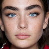 Mascara für kurze und gerade Wimpern: Das sind die 3 besten Wimperntuschen 2026