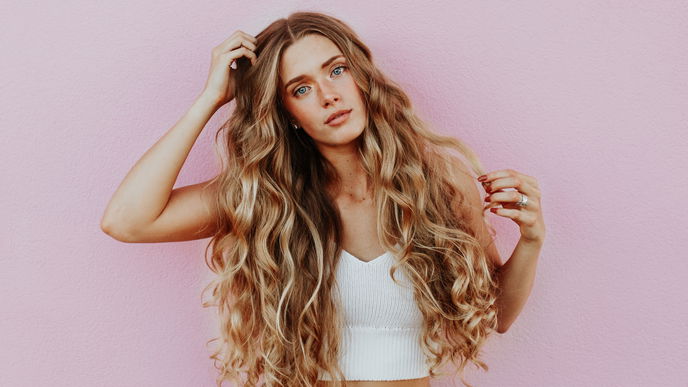 Haarpeeling: So wichtig ist die unbekannte Methode der Haarpflege eigentlich!