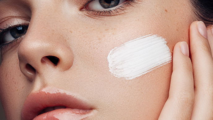 Dieses Beautyprodukt, was wir täglich abends auftragen, kann Akne hervorrufen