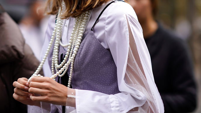 Sonne, Mond und Sterne: Diesen Schmuck-Trend tragen wir jetzt! 