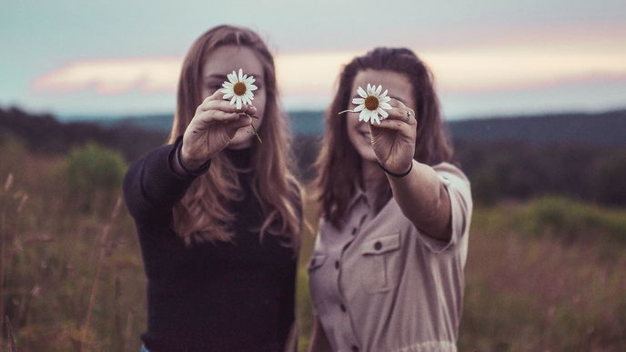 Horoskop: Diese 6 Sternzeichen sind die allerbesten Geschwister 