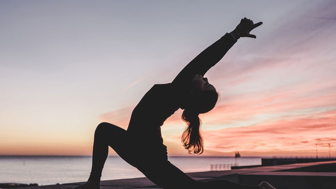 Abnehmen mit Yoga: Bei diesen 4 Übungen purzeln die Pfunde!