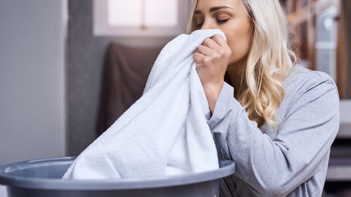 Waschanleitung: So erstrahlt eure Kleidung lange in Frühlingsfarben!