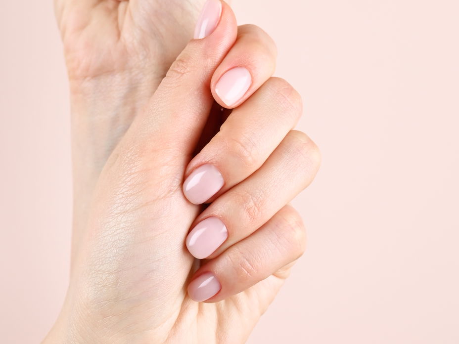 Princess Nails: Das macht den zarten Nageltrend so besonders