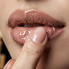 Glass Lips: Dieser Lipgloss-Trend sorgt im Herbst 2026 für spiegelglänzende Lippen