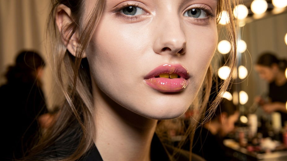 Laut Expertin: Gelbes Lipgloss ist im Herbst 2026 das ultimative Trend-Must-have