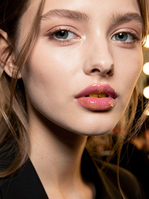 Laut Expertin: Gelbes Lipgloss ist im Herbst 2026 das ultimative Trend-Must-have