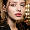 Laut Expertin: Gelbes Lipgloss ist im Herbst 2026 das ultimative Trend-Must-have