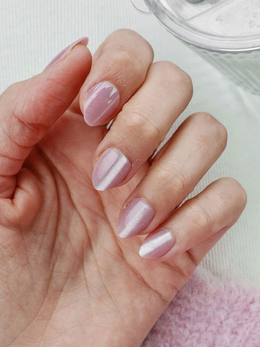 „Speil” Nails: So bekommst du den ultimativen Spiegelglanz auf deine Nägel